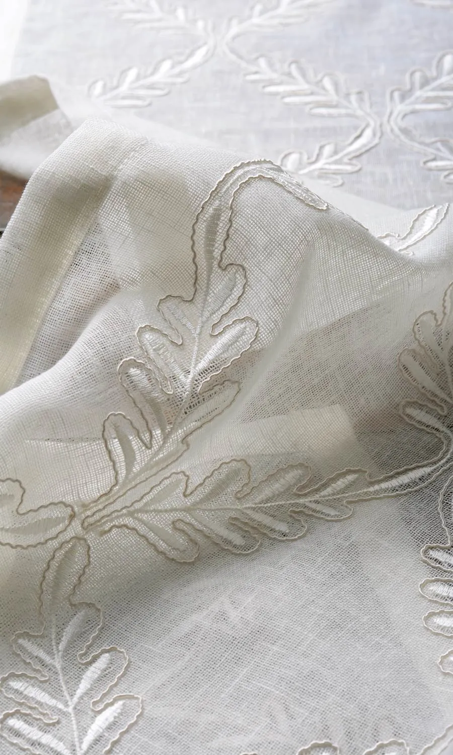 'Crisp Linen' Sheer Floral Embroidery Blinds (White/ Cream)