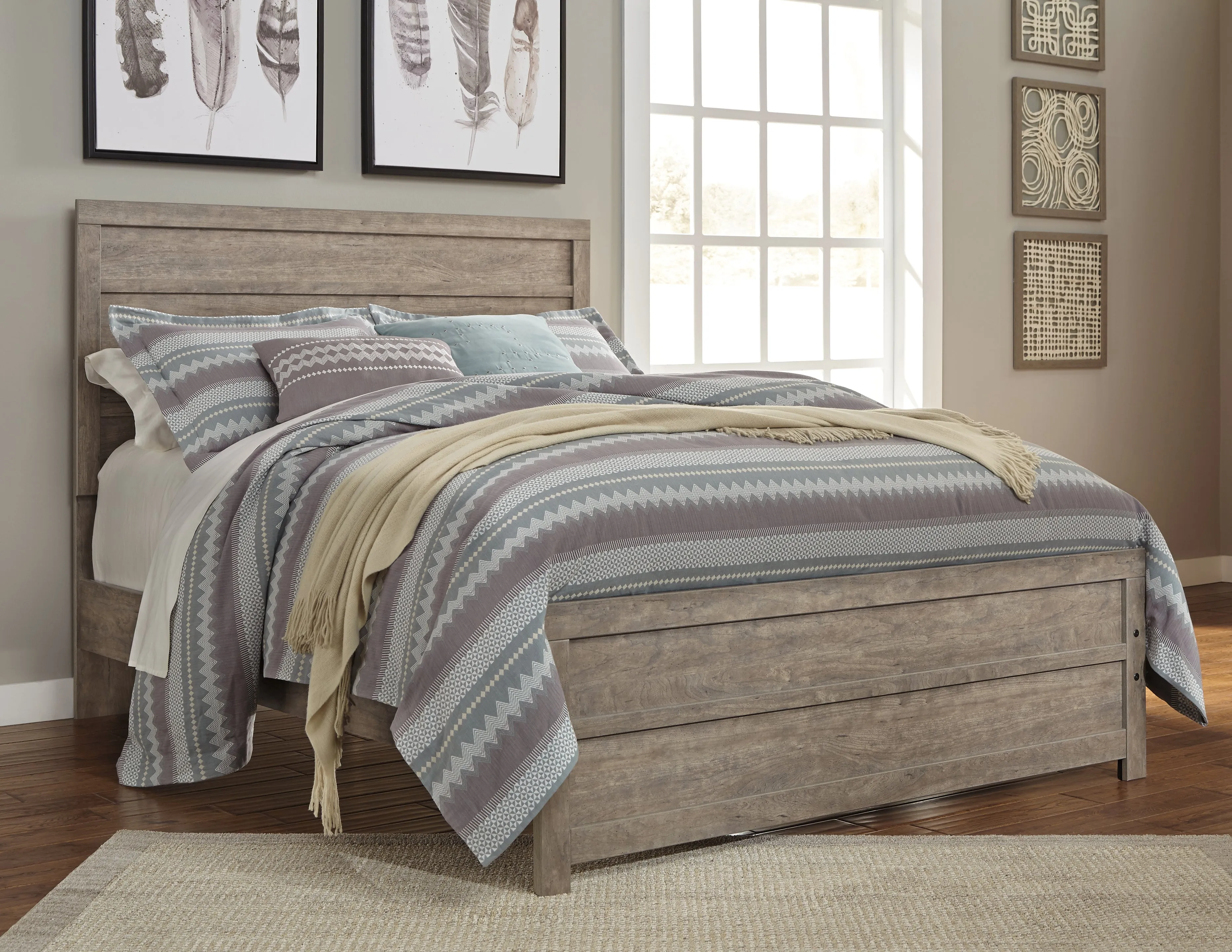 Culverbach Queen Panel Bed with Dresser in Gray