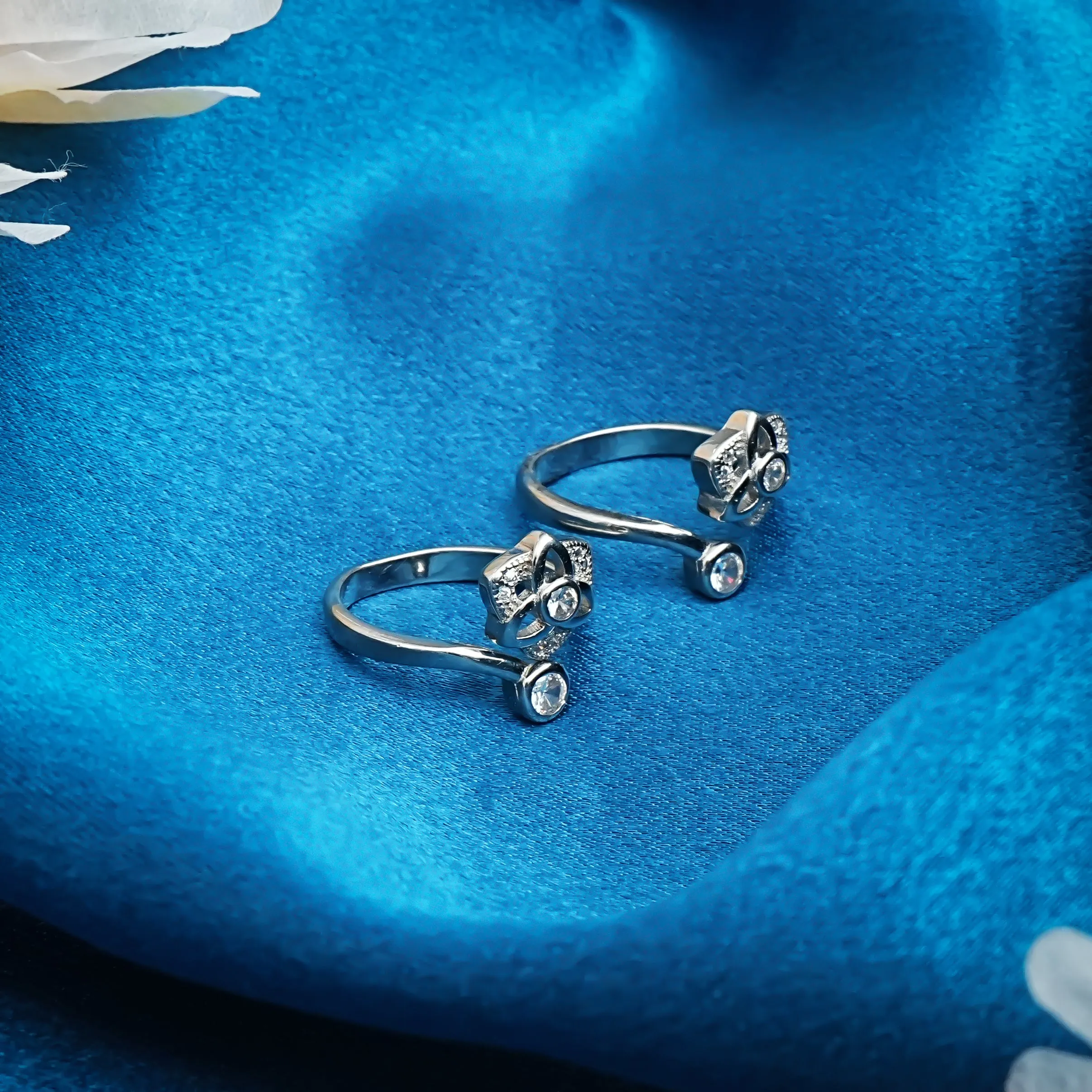 Flower Design Silver Toe Ring with White Round Stone
