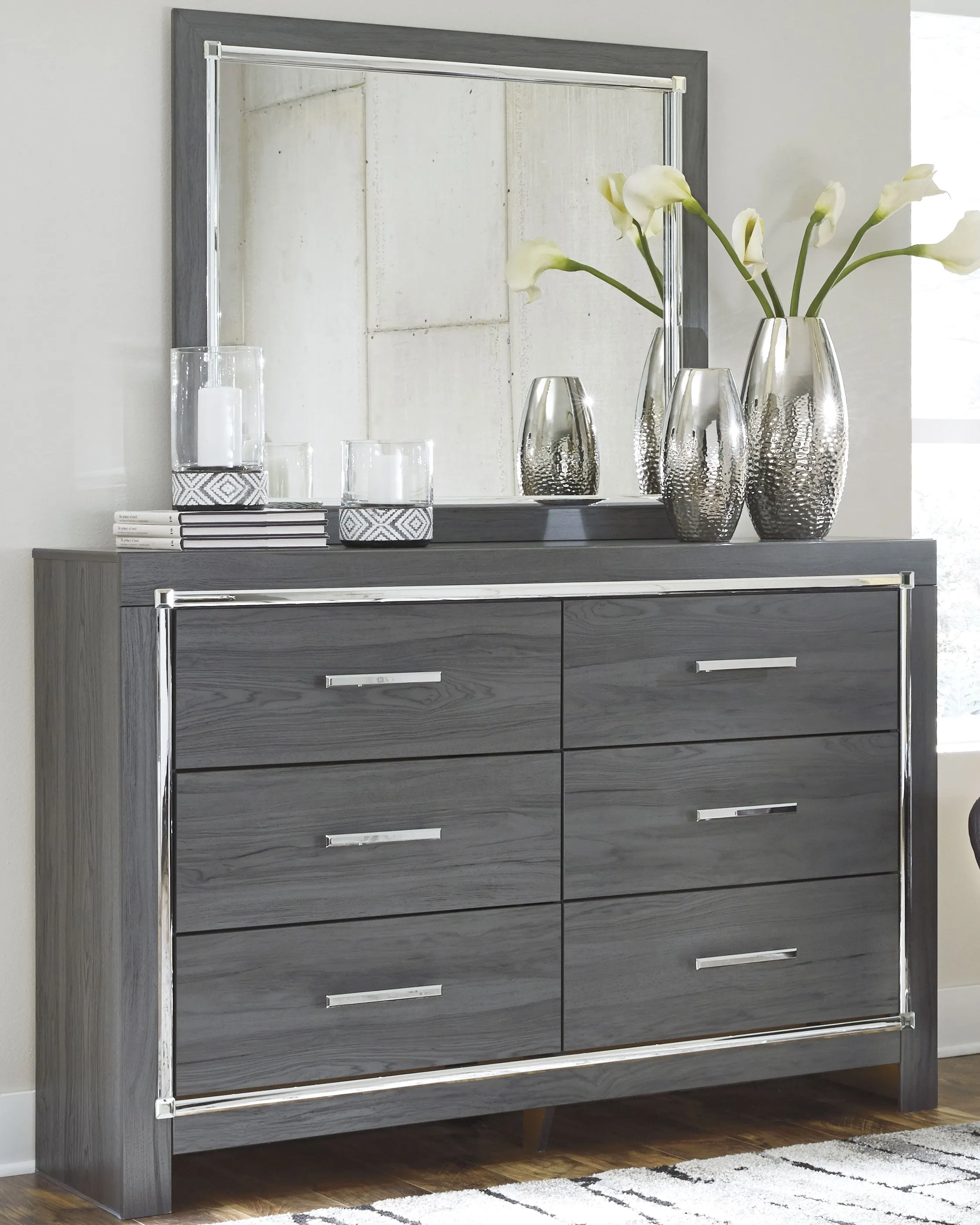 Lodanna Queen Panel Bed with Mirrored Dresser and Nightstand in Gray
